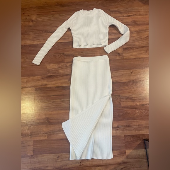 White Ribbed Knit Two-Piece Set - Picture 2 of 4